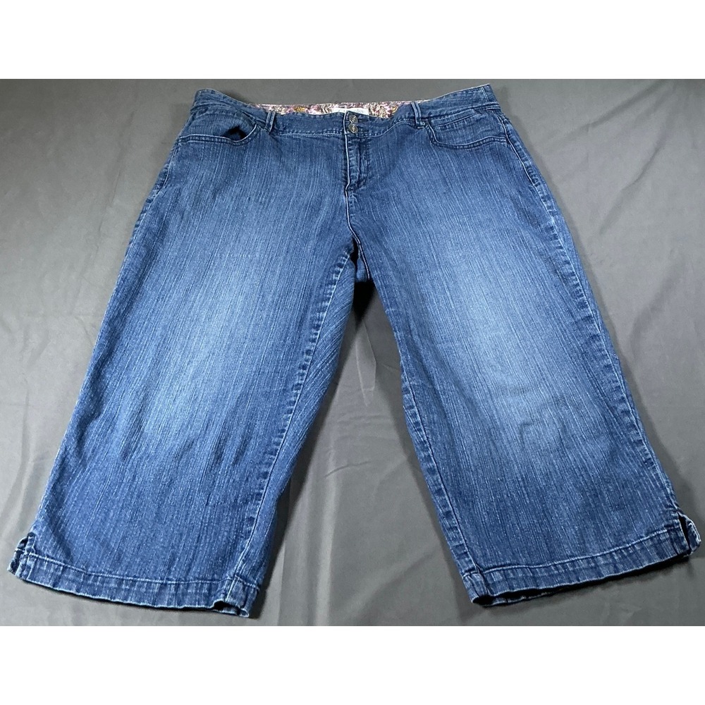 CJ Banks Women 18W Blue Stretch Denim Capri Jeans Medium Wash Cropped Pants